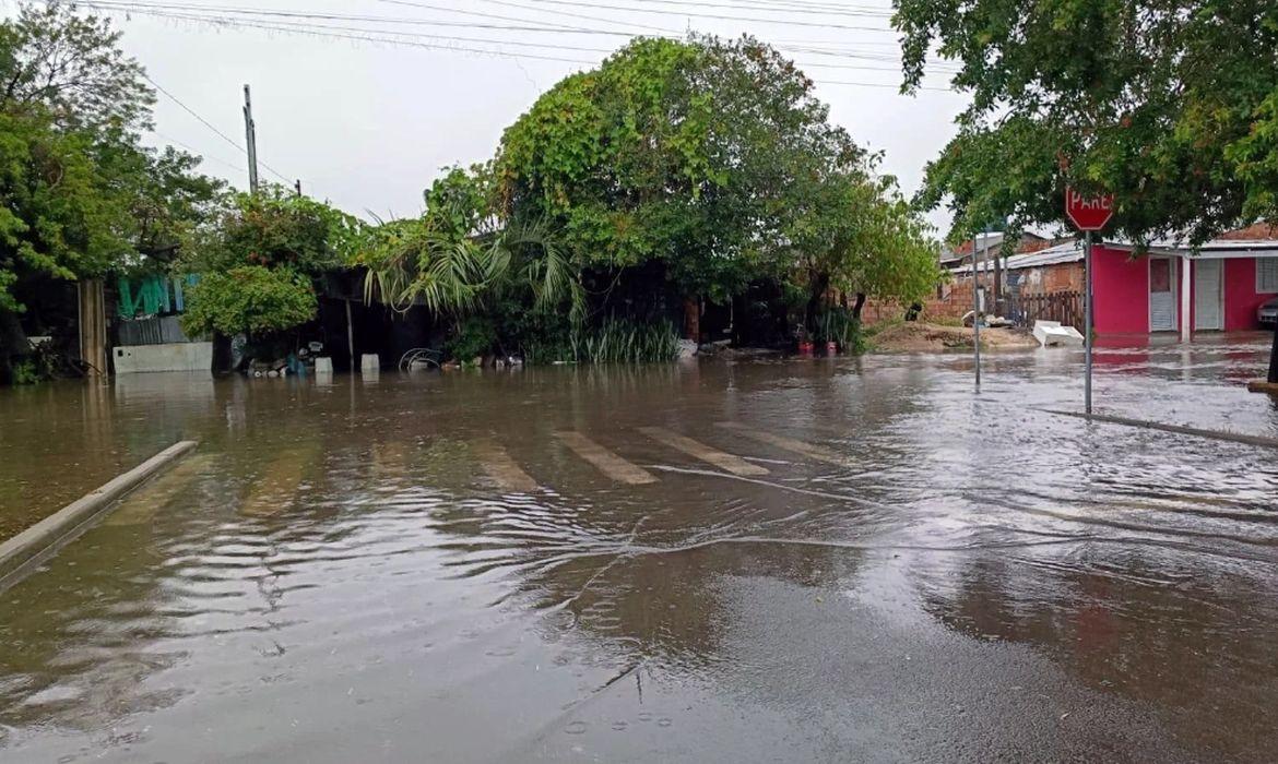 Temporal no Rio Grande do Sul deixa desalojados e provoca danos em 19 cidades