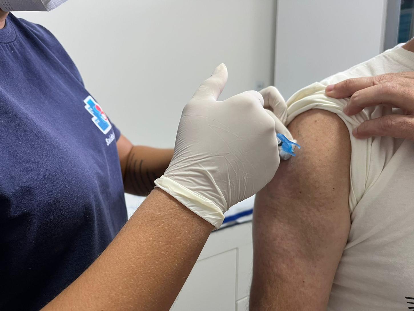Vacinação contra a gripe segue em todas as unidades básicas de saúde de Balneário Camboriú