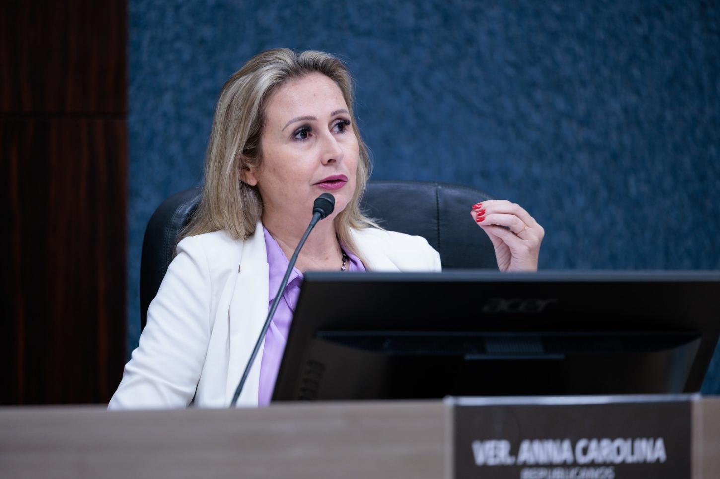 Vereadora Anna Carolina cobra informações sobre atendimento e estrutura da UTI do Hospital Pequeno Anjo