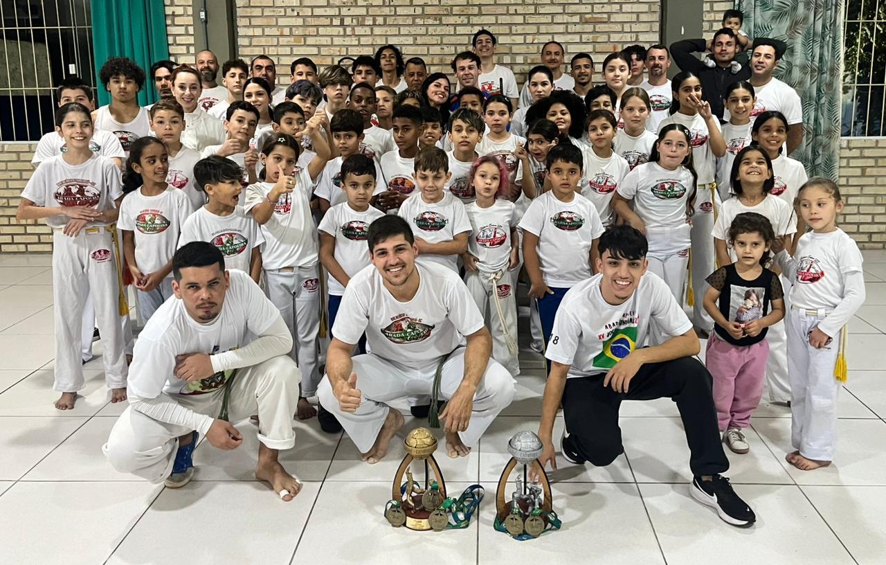 ABADÁ - Capoeira Balneário Camboriú conquista troféus e medalhas no Paraná