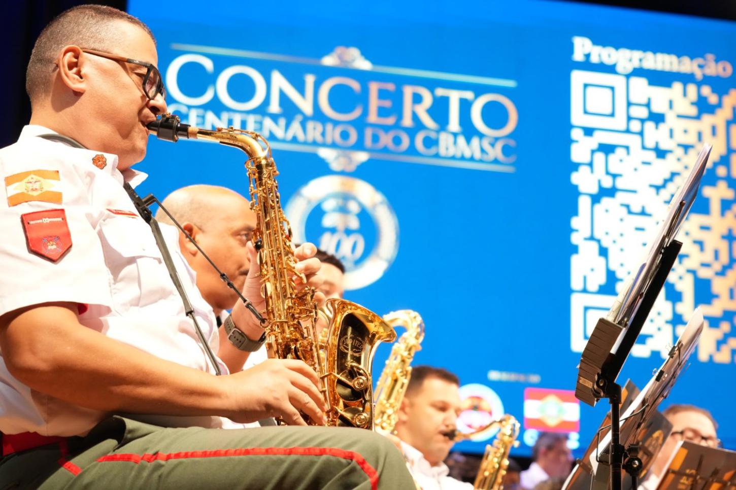 Banda do CBMSC faz concerto especial com casa cheia e arrecadação solidária em Itajaí