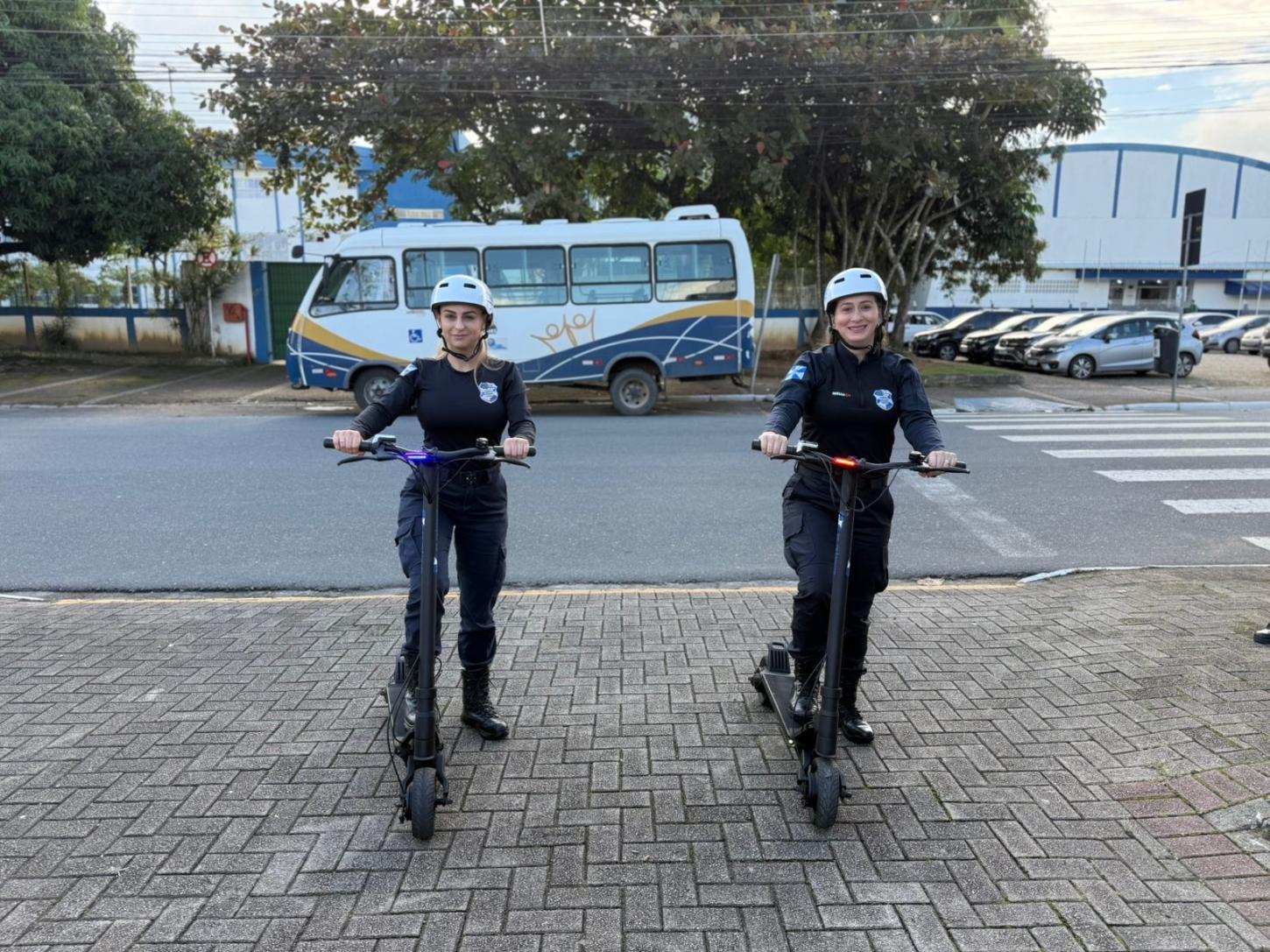 BC Trânsito recebe patinetes elétricos para ações de fiscalização e educação no trânsito