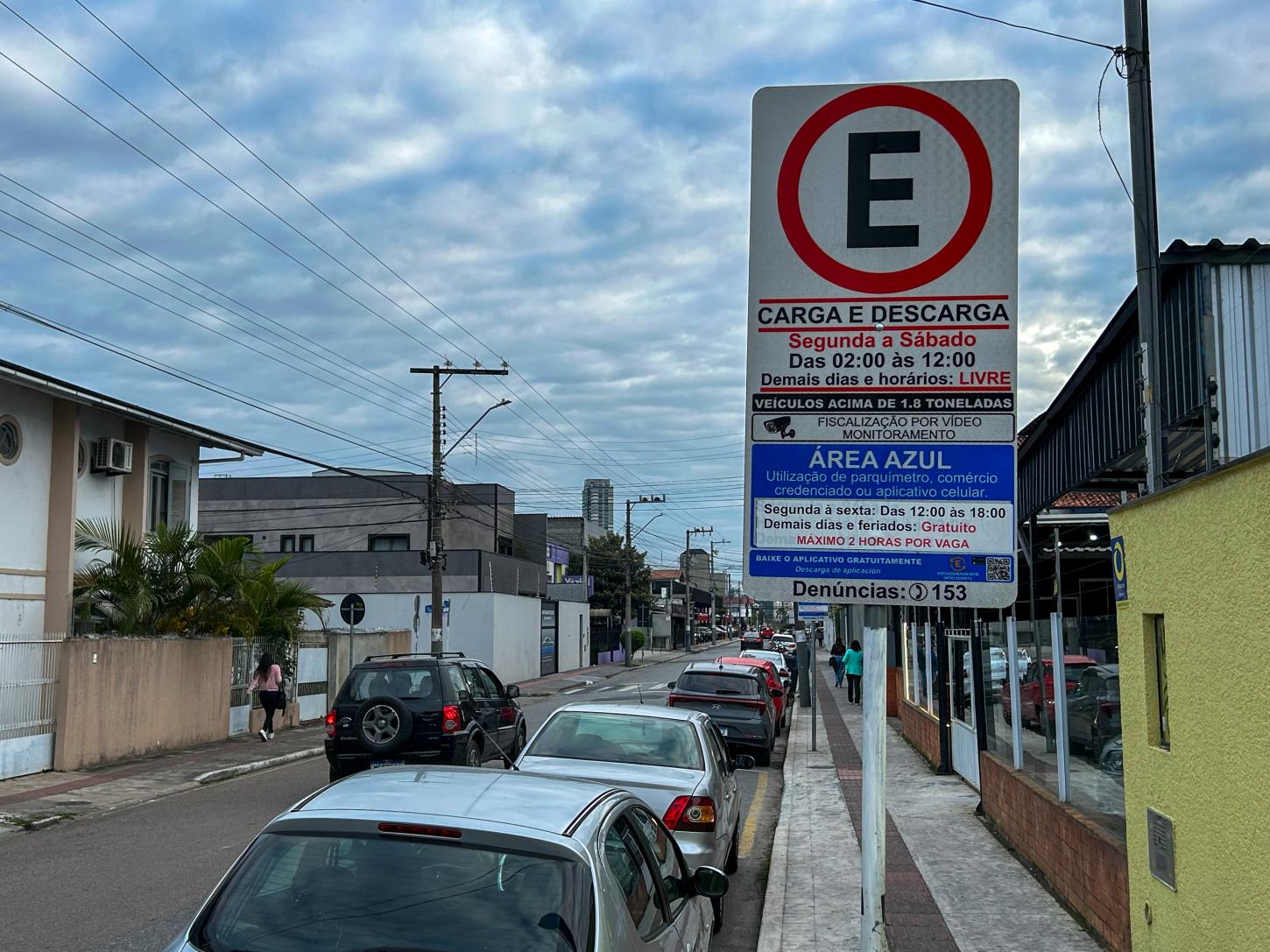 BC Trânsito reforça regras para vagas de carga e descarga e embarque e desembarque