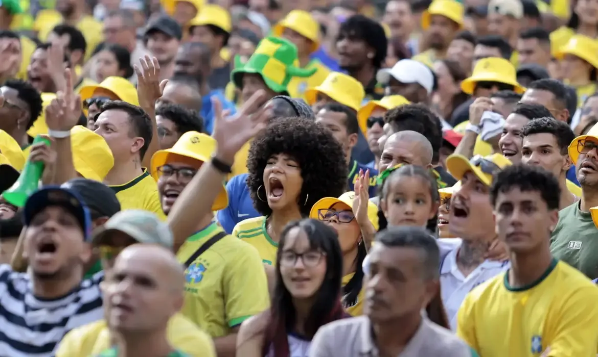 Brasil 2 x 1 Japão: De virada, seleção avança às oitavas