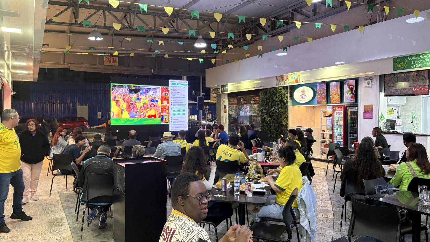 Calçadão Praia Shopping terá telão para assistir jogos da Copa do Mundo e encontro de troca de figurinhas