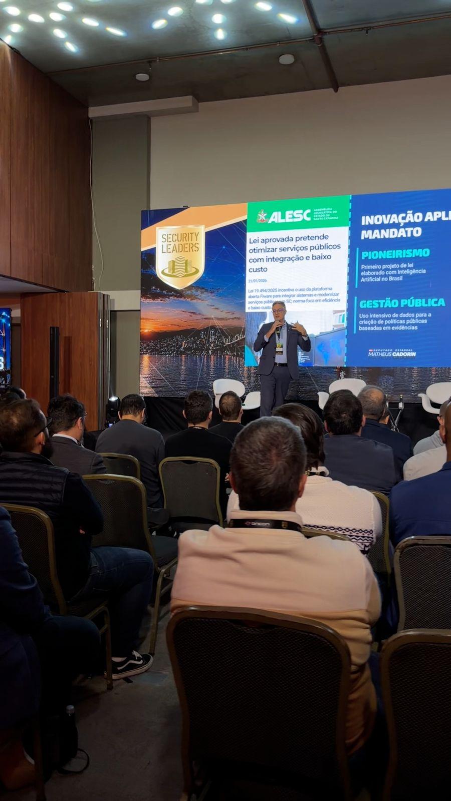 Crimes digitais estão entre os maiores desafios da segurança pública em Santa Catarina, aponta debate no Security Leaders