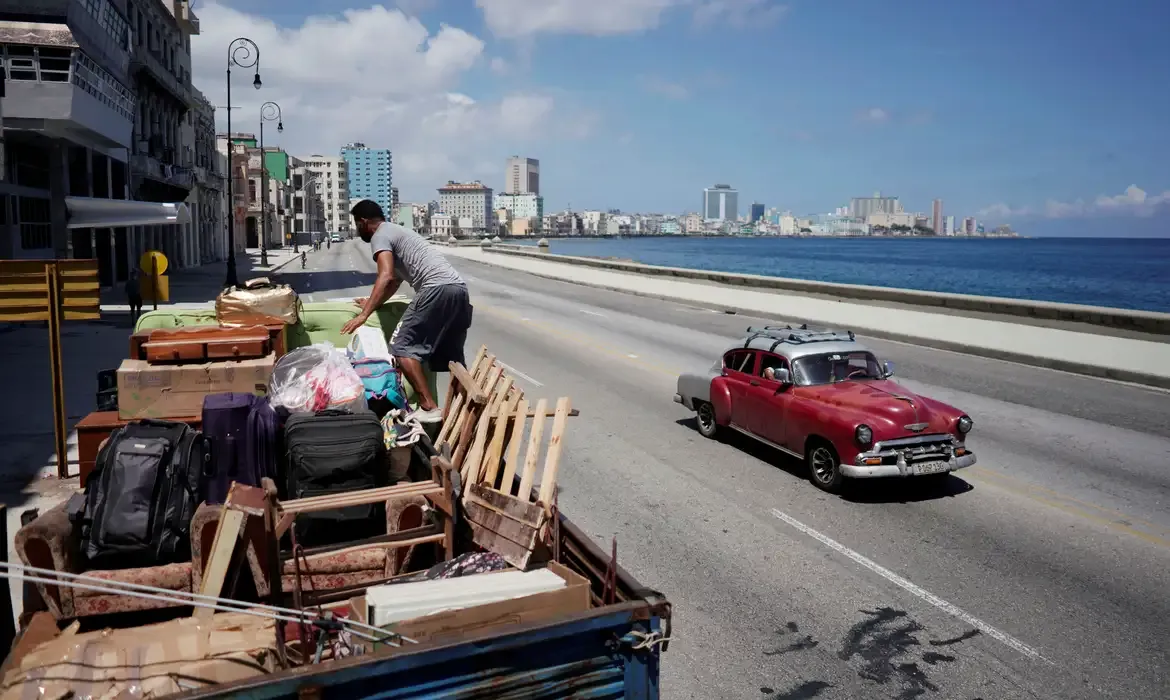 Cuba debate reformas econômica e social em meio ao bloqueio dos Estados Unidos