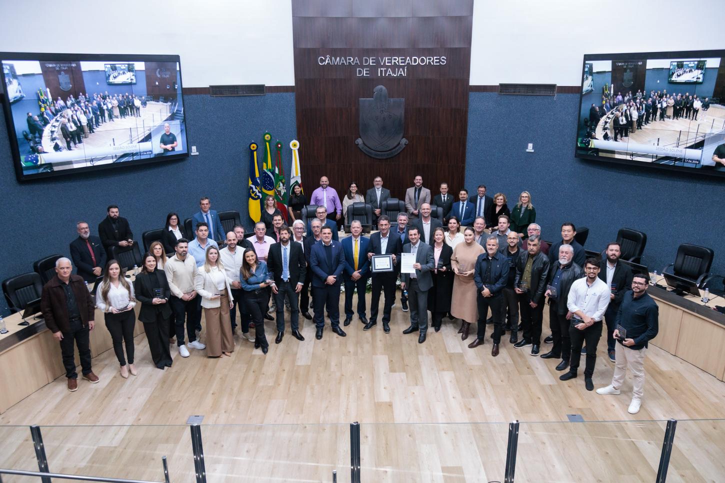 Empresários que investiram R$ 6 milhões em projetos para Itajaí recebem homenagem no aniversário da cidade