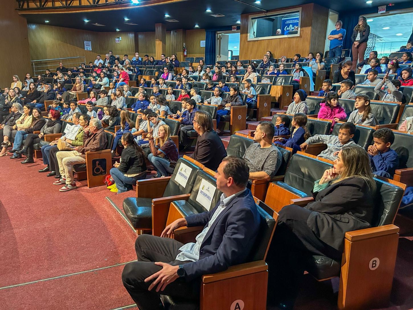 Evento no Teatro Bruno Nitz marca o início da programação alusiva ao Dia Mundial do Meio Ambiente em Balneário Camboriú