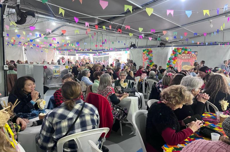 Festa Junina da SPI reúne idosos em Balneário Camboriú
