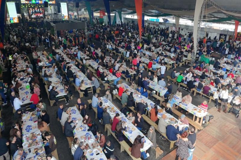 Festival do Pescador do Bom Sucesso reúne cerca de 75 mil pessoas em três dias de festa