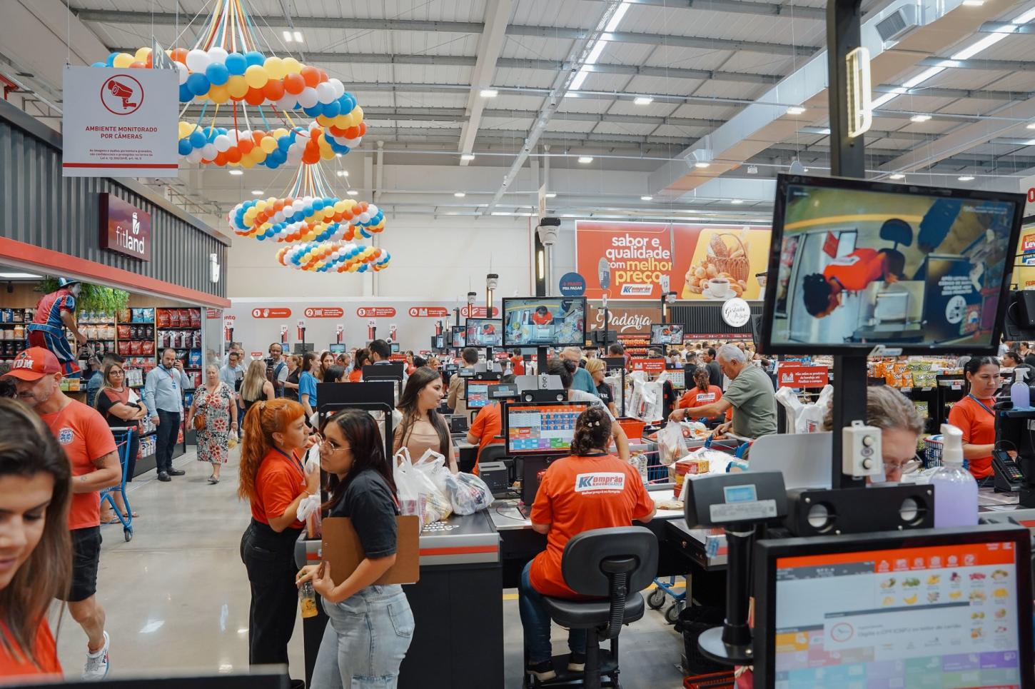 Grupo Koch abre 140 vagas de emprego para terceira unidade do Komprão em Itajaí
