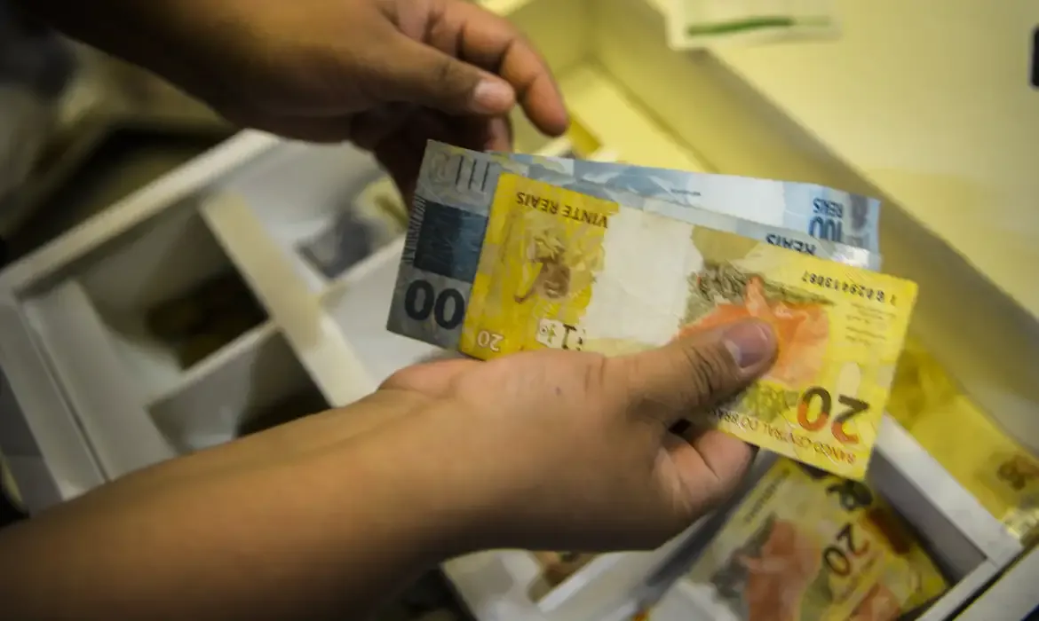 INPC, inflação usada para reajustar salários, soma 4,42% em 12 meses