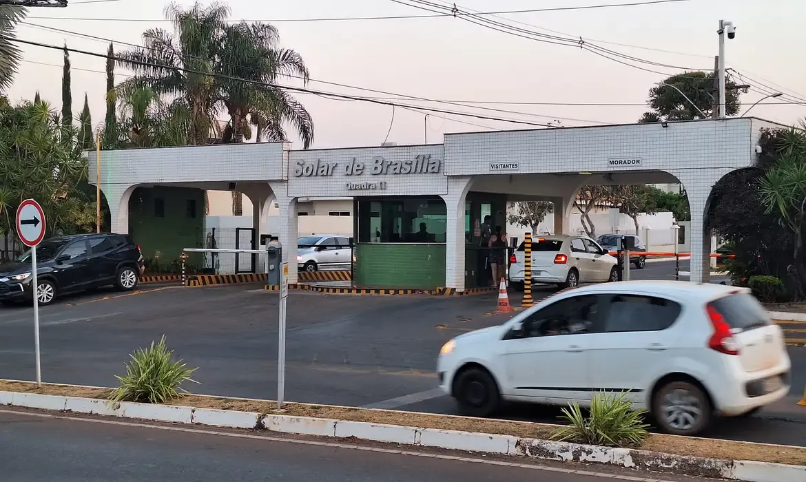 Moraes vai decidir se Bolsonaro continuará em prisão domiciliar