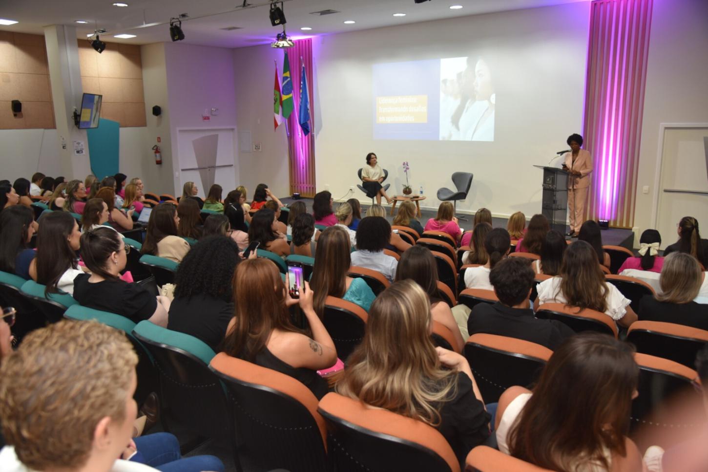 Mulheres já representam mais de 46% da contabilidade catarinense e debatem liderança e reforma tributária em encontro estadual