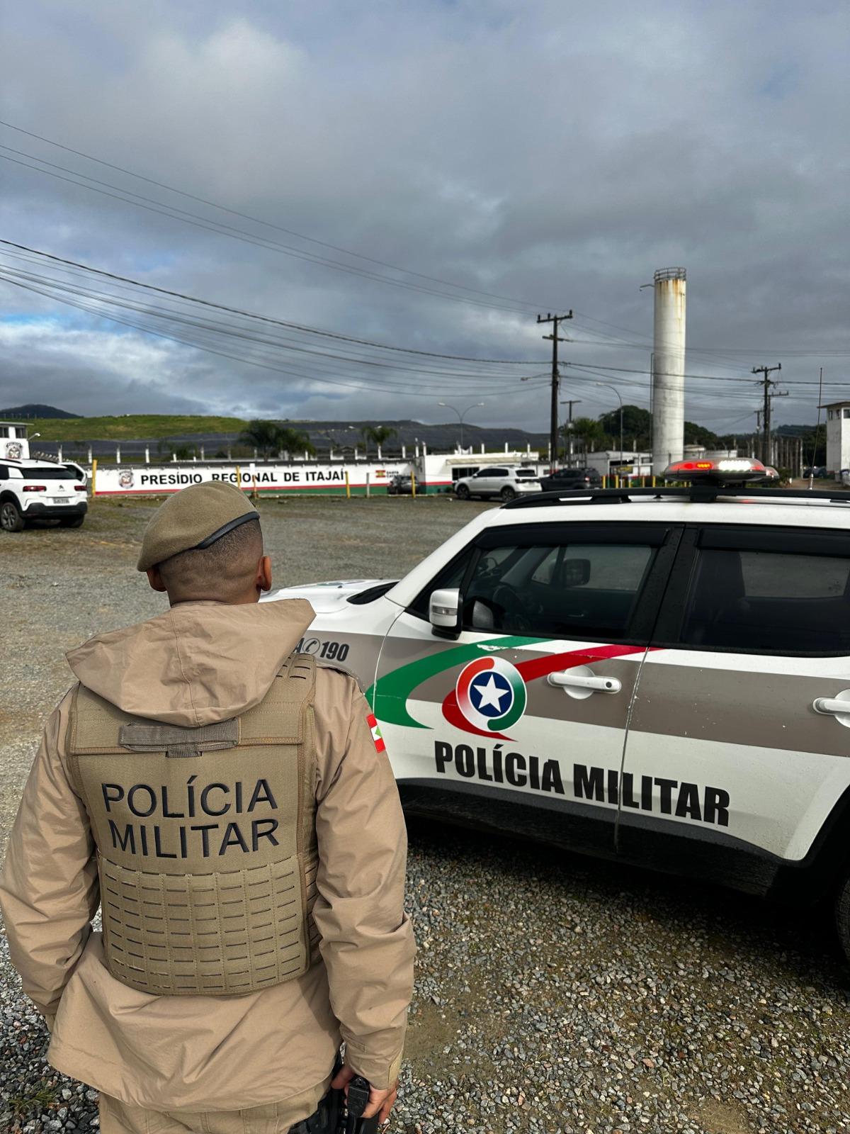 PM prende dois suspeitos por tráfico de drogas e cumpre mandado de prisão em Itajaí