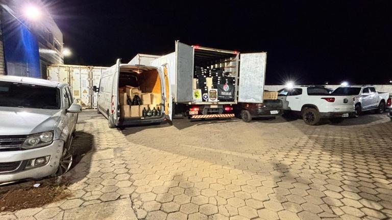 Polícia Federal apreende carga de mercadorias estrangeiras e prende quatro pessoas na fronteira com a Argentina