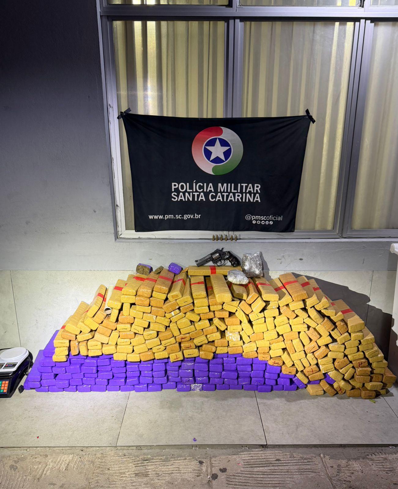 Polícia Militar apreende 10.600 quilos de maconha e prende cinco suspeitos