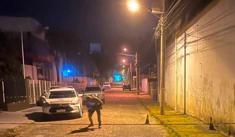 Polícia Militar prende em Itajaí três suspeitos de homicídio em Blumenau - Vítima morava em Balneário Camboriú