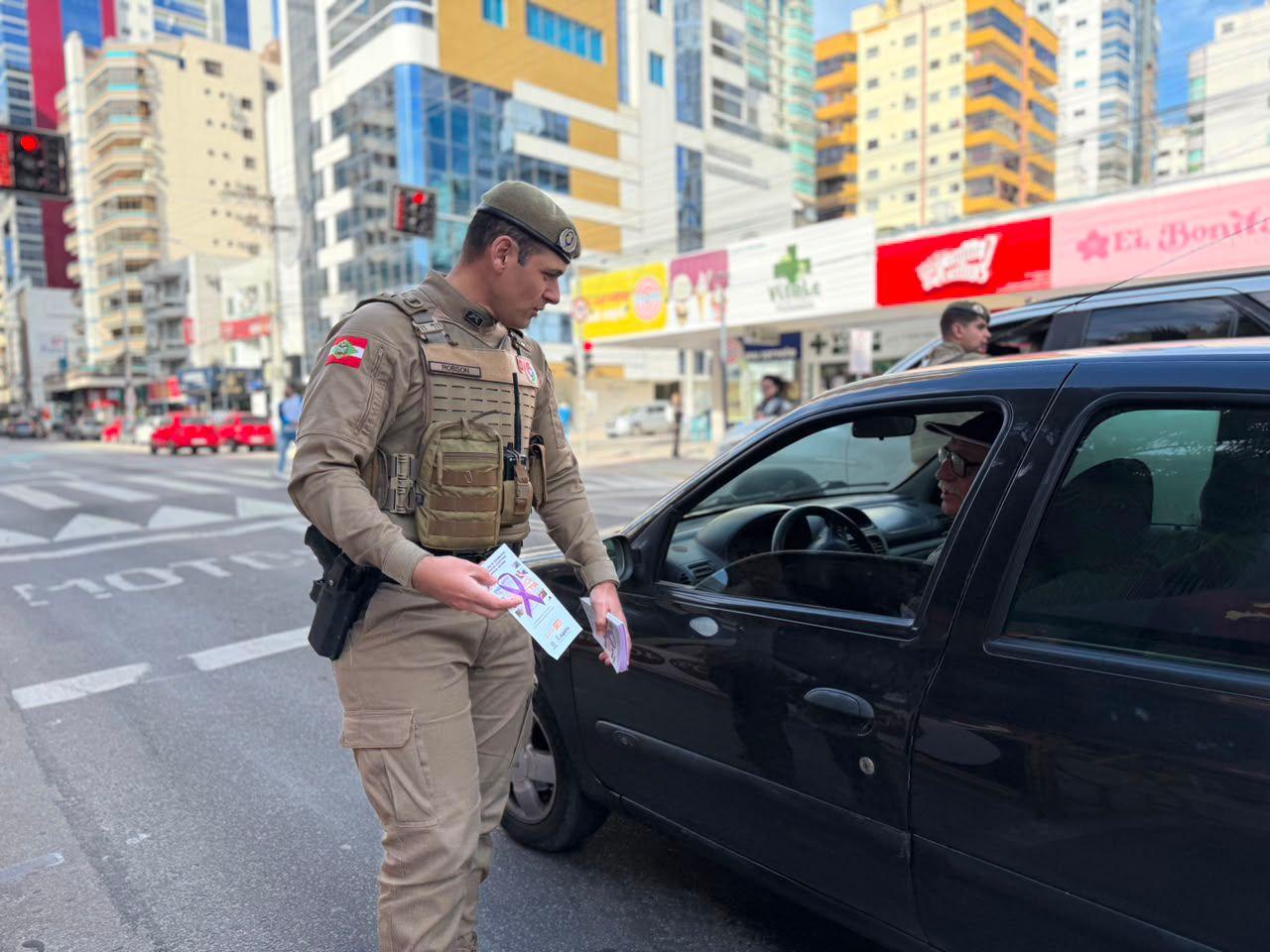 Polícia Militar realiza ações de conscientização durante a Operação Virtude em prevenção à violência contra a pessoa idosa