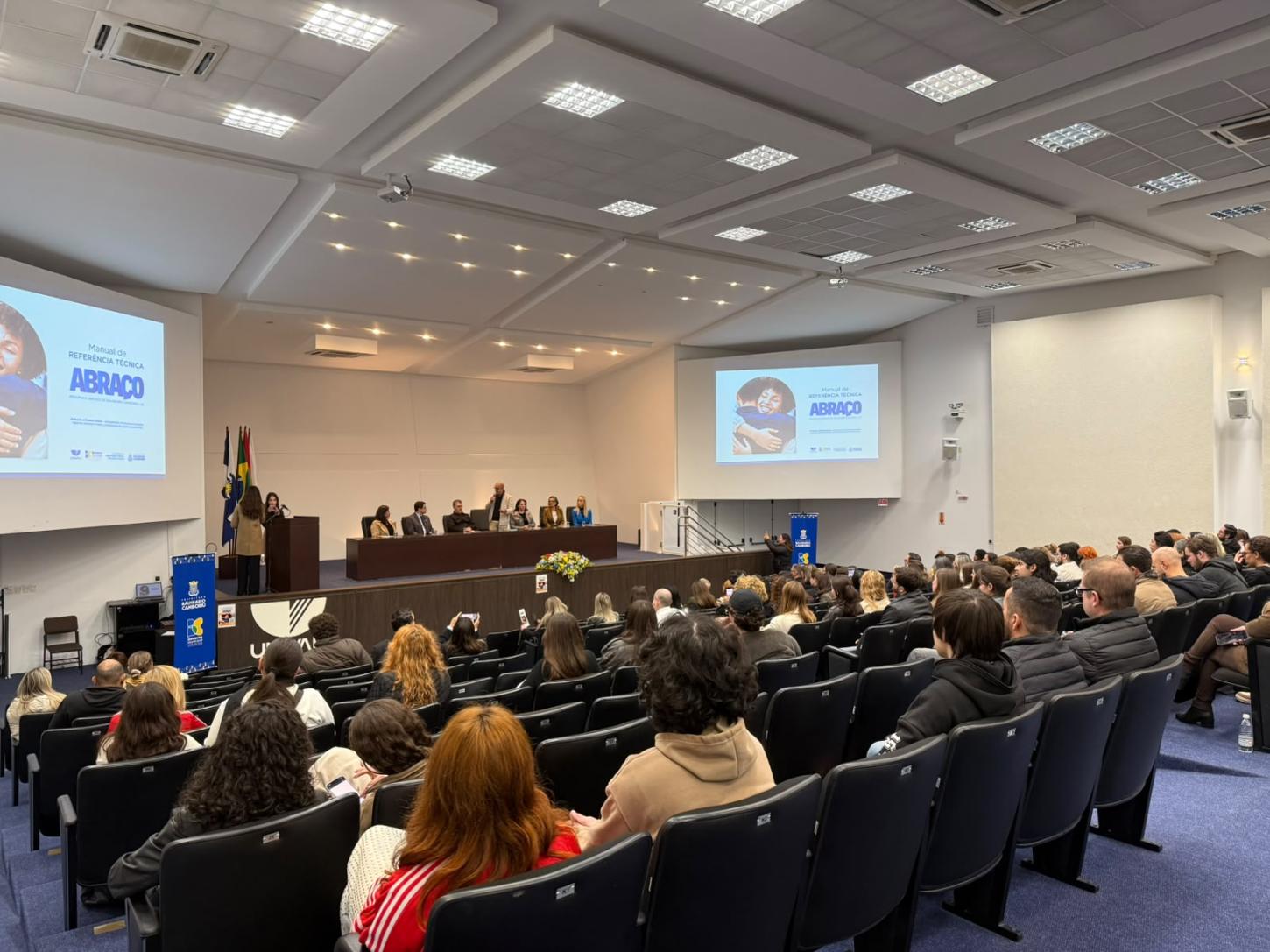 Programa Abraço lança Manual de Referência Técnica e amplia atendimento em saúde mental em Balneário Camboriú