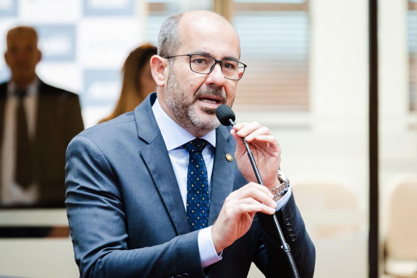 Projeto de lei em Santa Catarina propõe isenção de IPVA para incentivar adoção de crianças com deficiência, irmãos e maiores de 8 anos