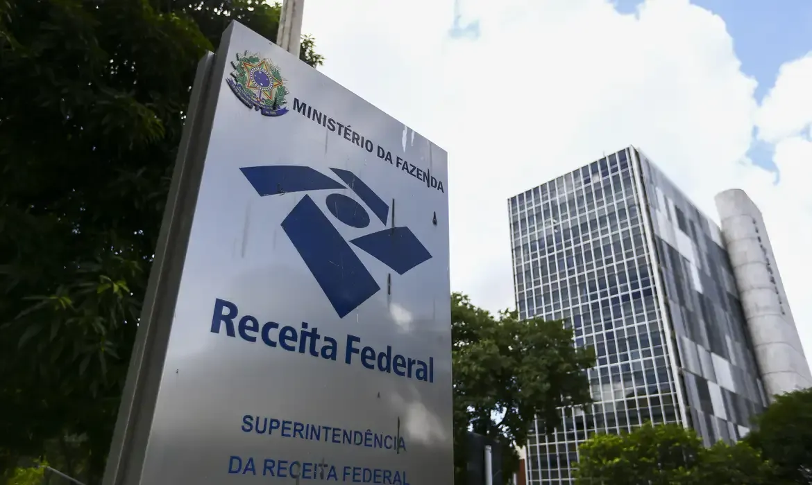 Receita paga nesta terça maior lote de restituição do Imposto de Renda da história