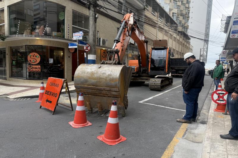 Rua 51 permanece interditada por mais 15 dias para avanço das obras de macrodrenagem