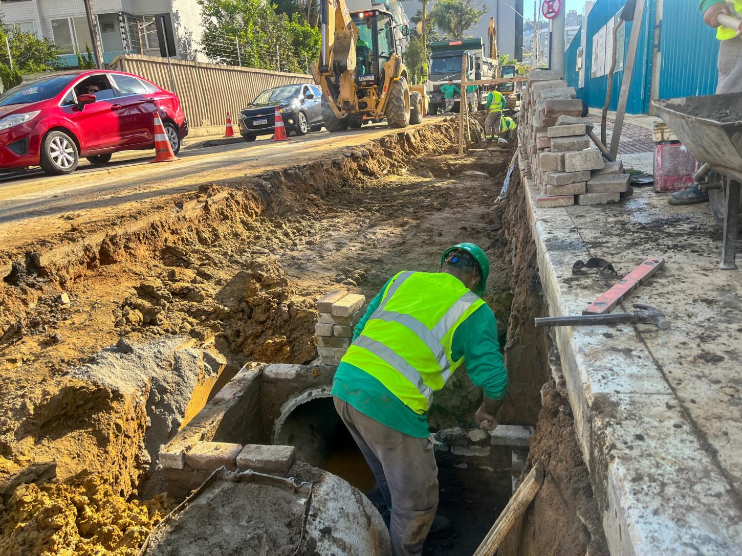 Rua Miguel Matte, no Pioneiros, recebe obra de drenagem