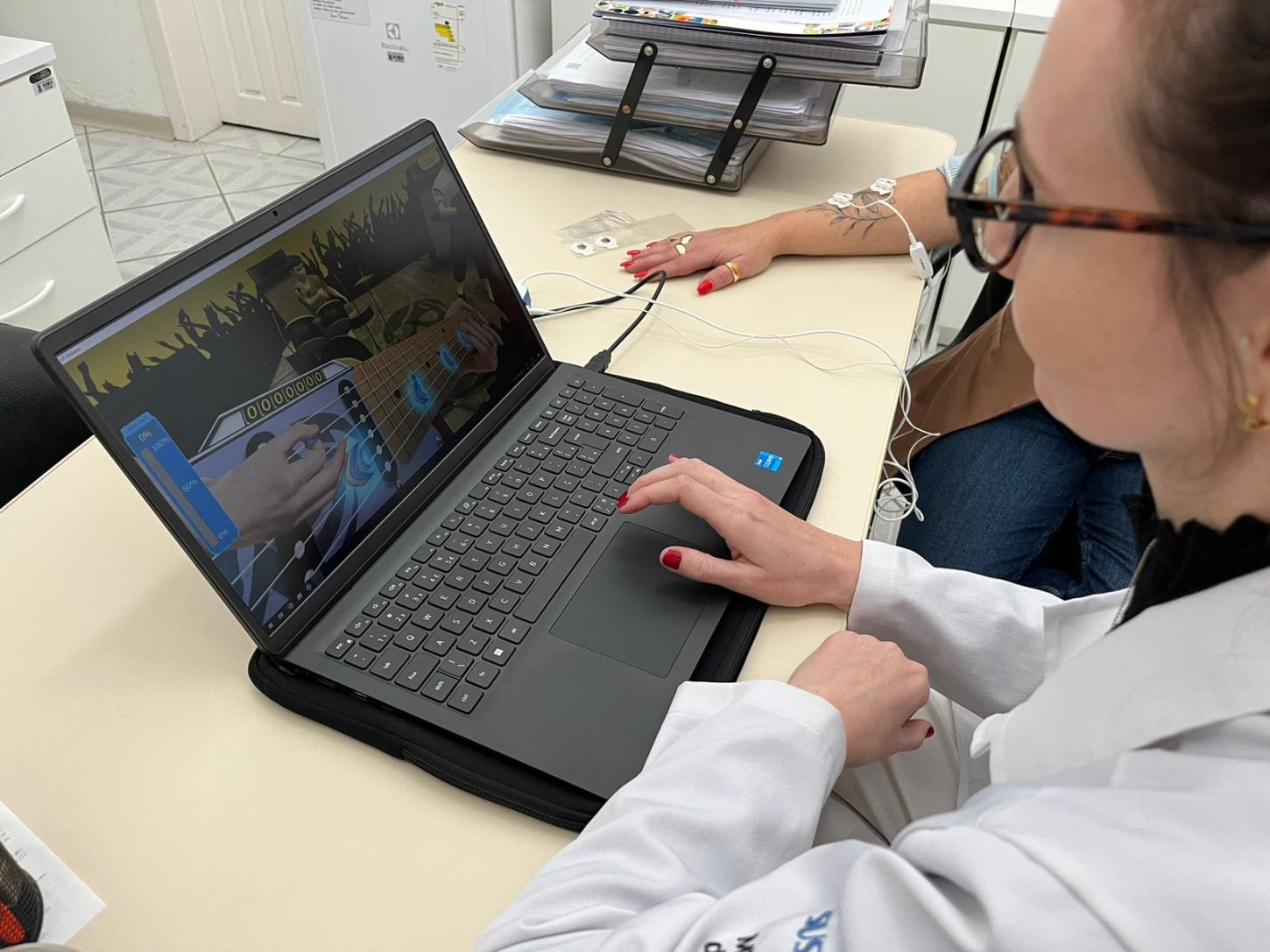 Saúde de Balneário Camboriú adquire equipamento moderno para fisioterapia no Cefir