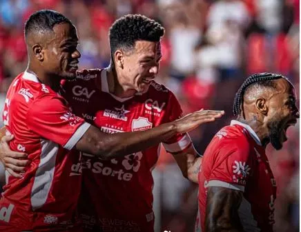 Série B: Vila Nova assume a liderança e Botafogo-SP deixa a degola - Confira os resultados de sábado 