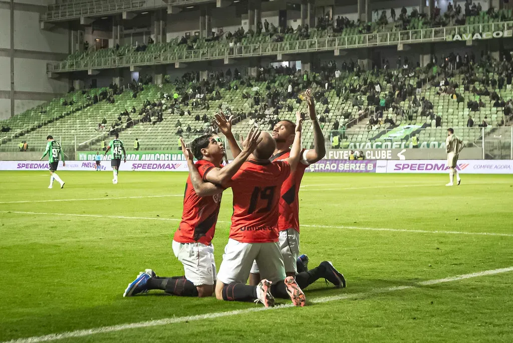 Série B: Vila Nova assume a ponta e Atlético-GO bate o América-MG - Confira os resultados da segunda-feira
