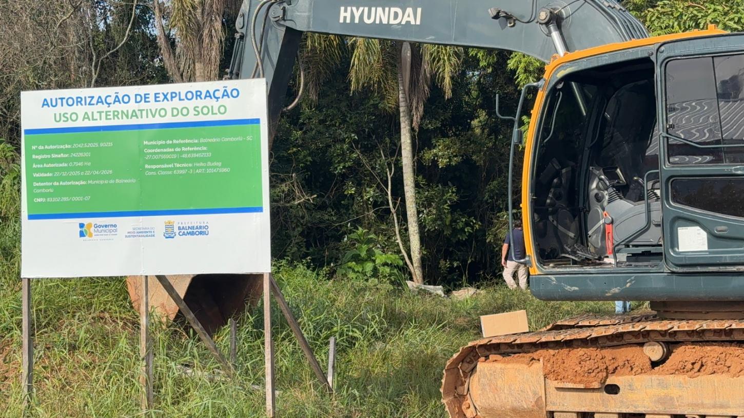 Supressão de vegetação para construção da policlínica é iniciada em Balneário Camboriú