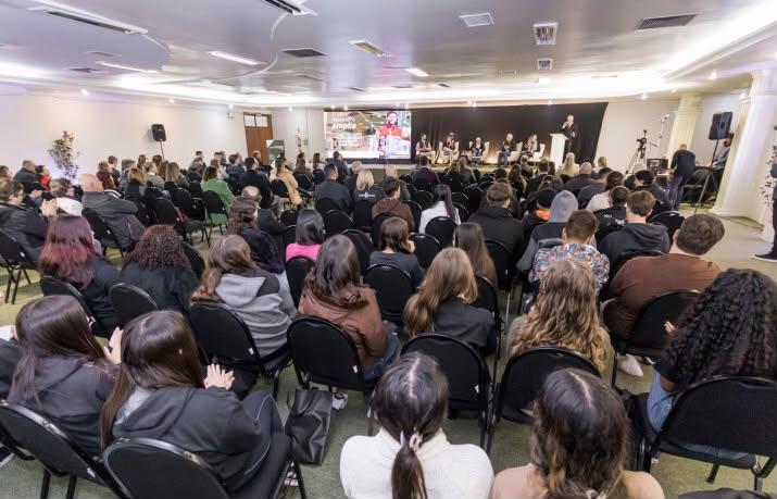 Tecnologia e qualificação profissional serão decisivas para sustentar crescimento de Santa Catarina, aponta debate em congresso da indústria