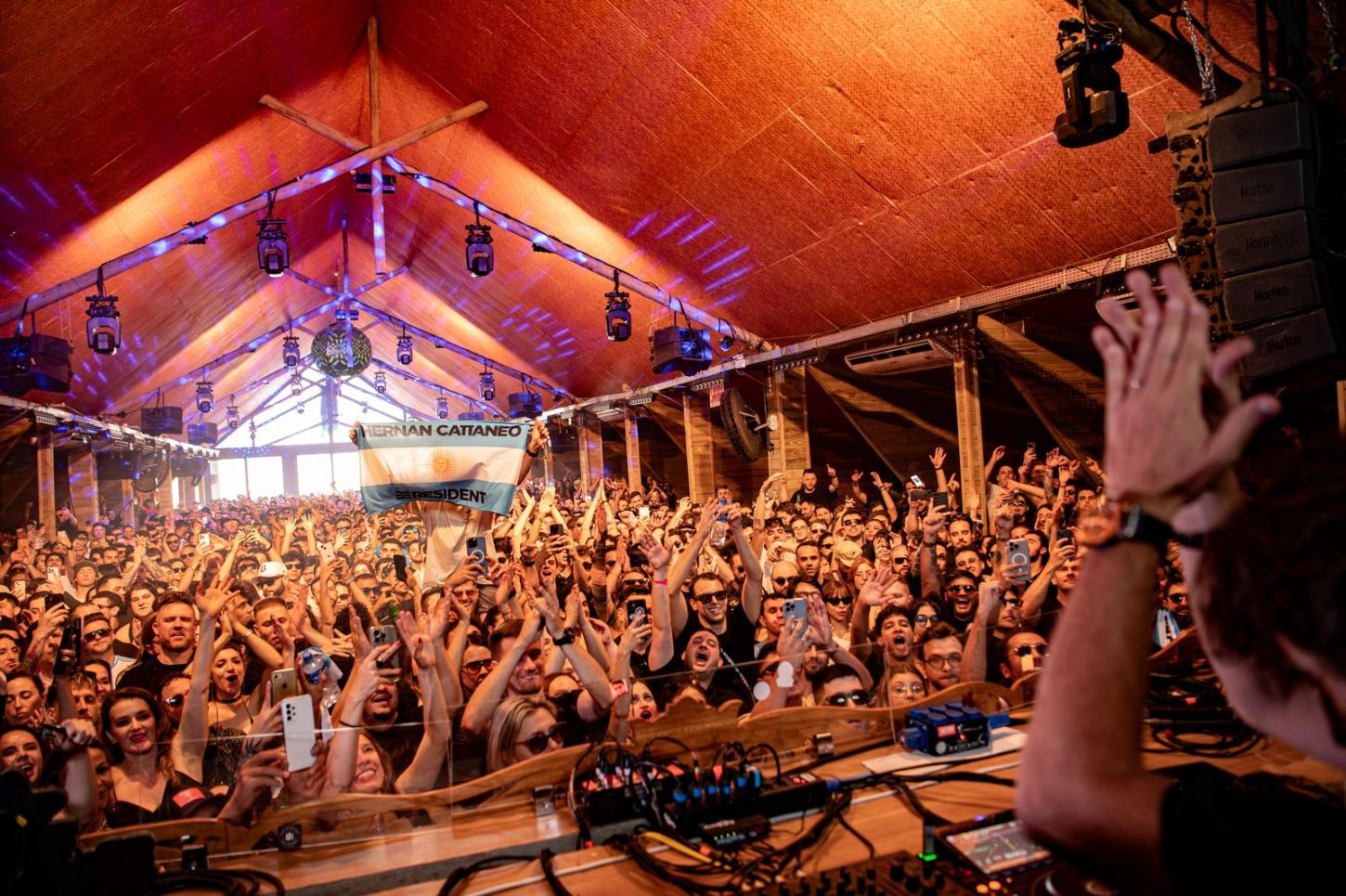Warung Beach Club se despede da Praia Brava de Itajaí neste final de semana, com seu Closing Weekend