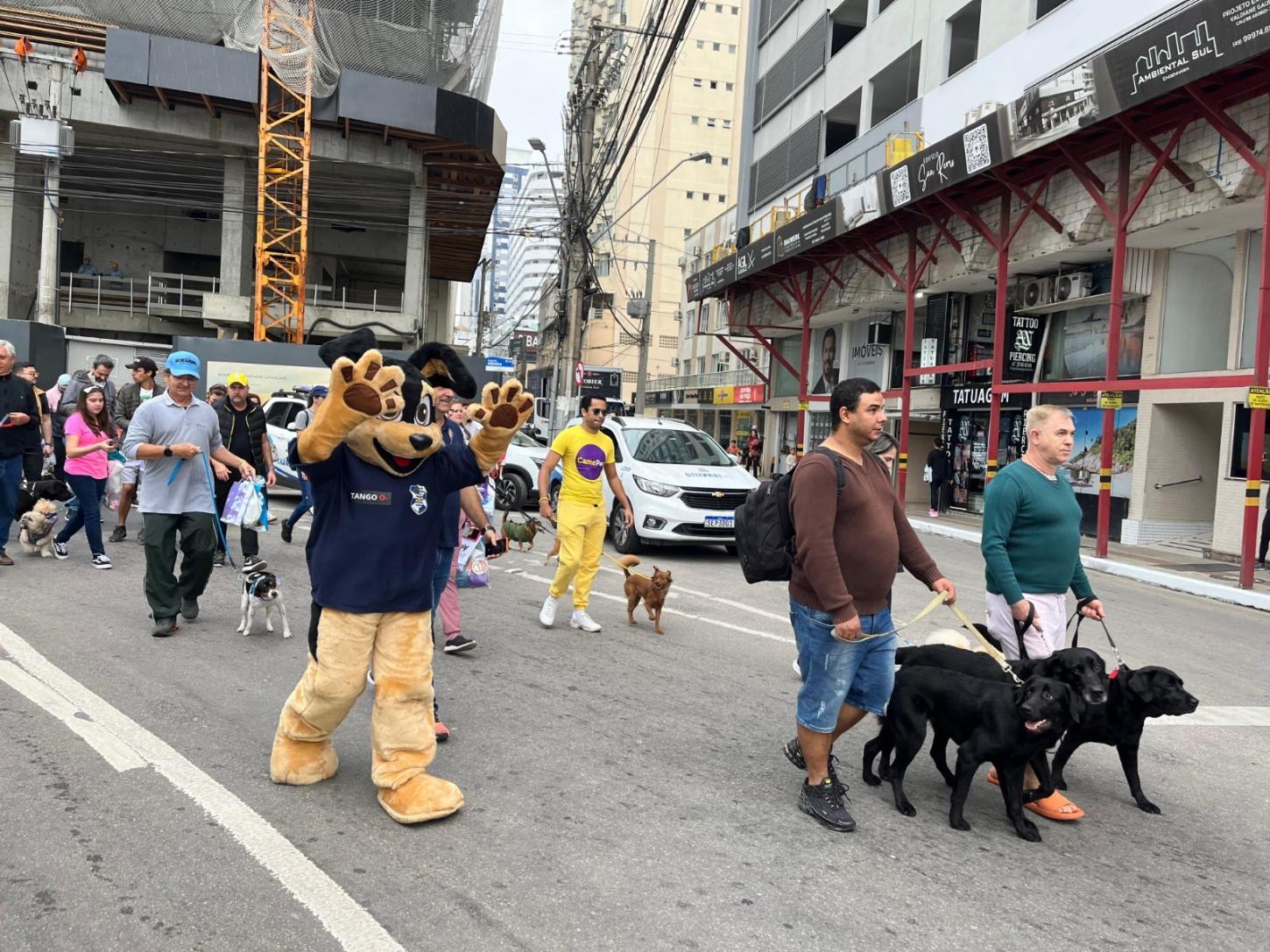 16ª Cãominhada será neste sábado em Balneário Camboriú