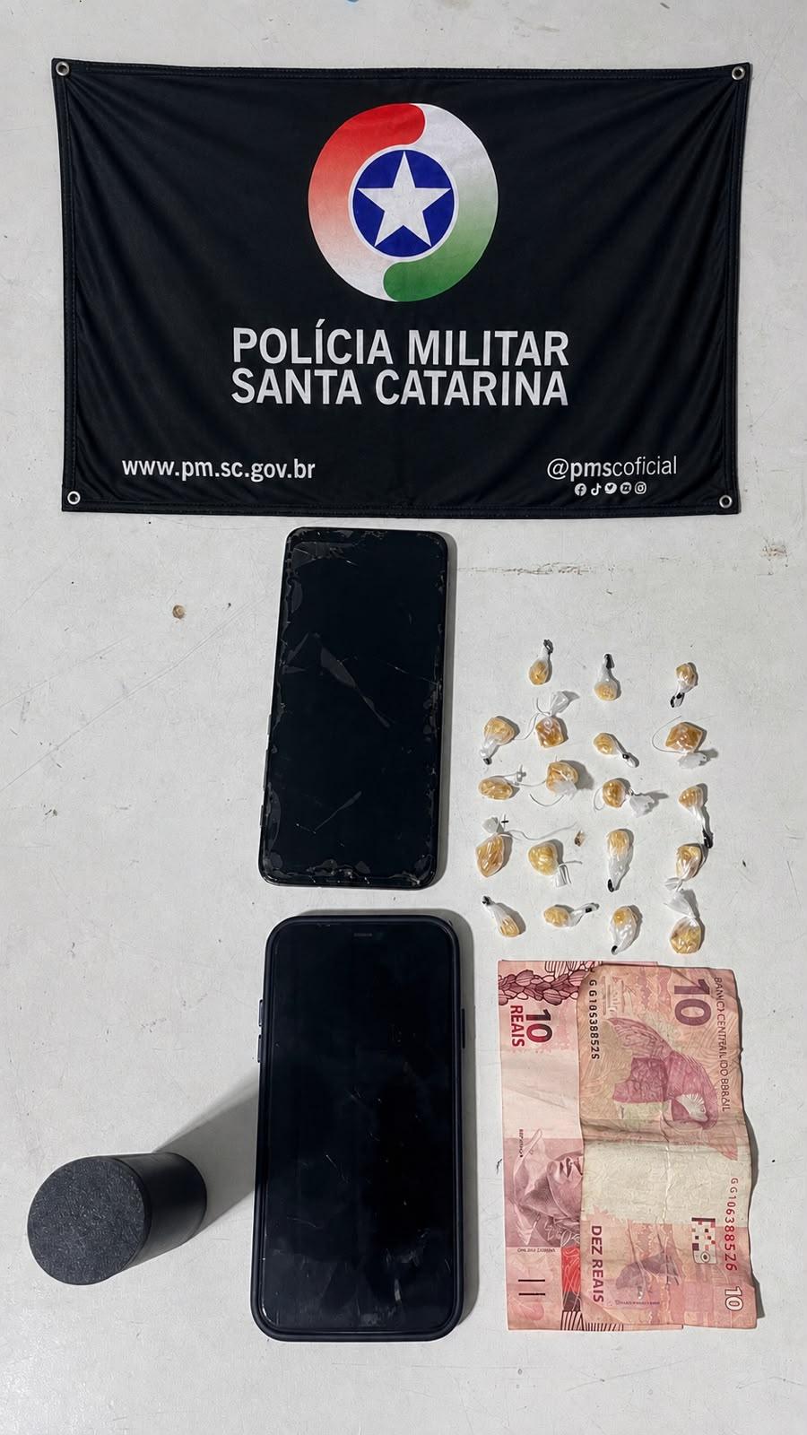 Ação da Polícia Militar resulta na prisão de casal por tráfico de drogas no bairro Cidade Nova
