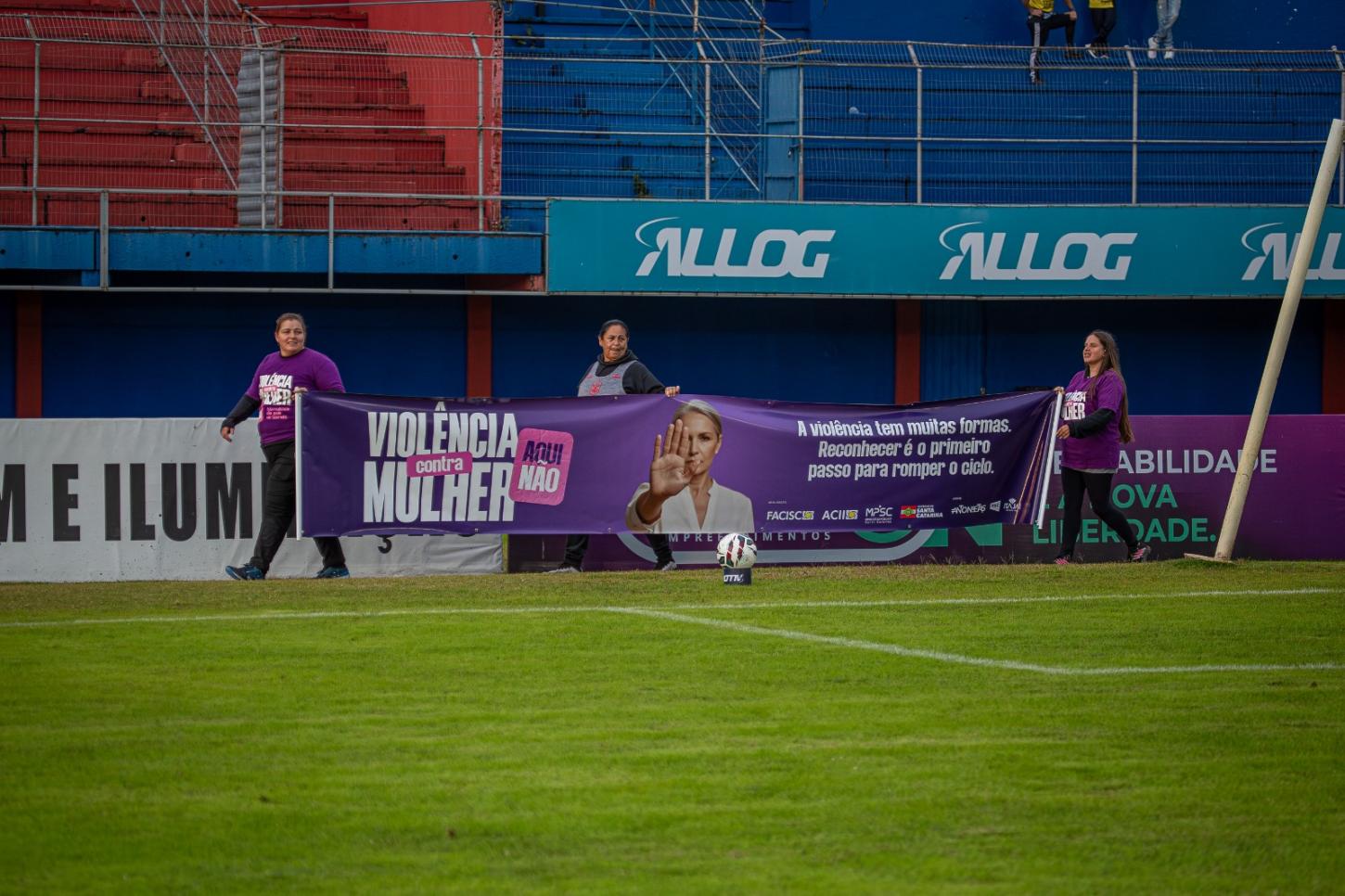 ACII leva campanha “Aqui Não” ao Estádio Dr. Hercílio Luz e reforça combate à violência contra a mulher