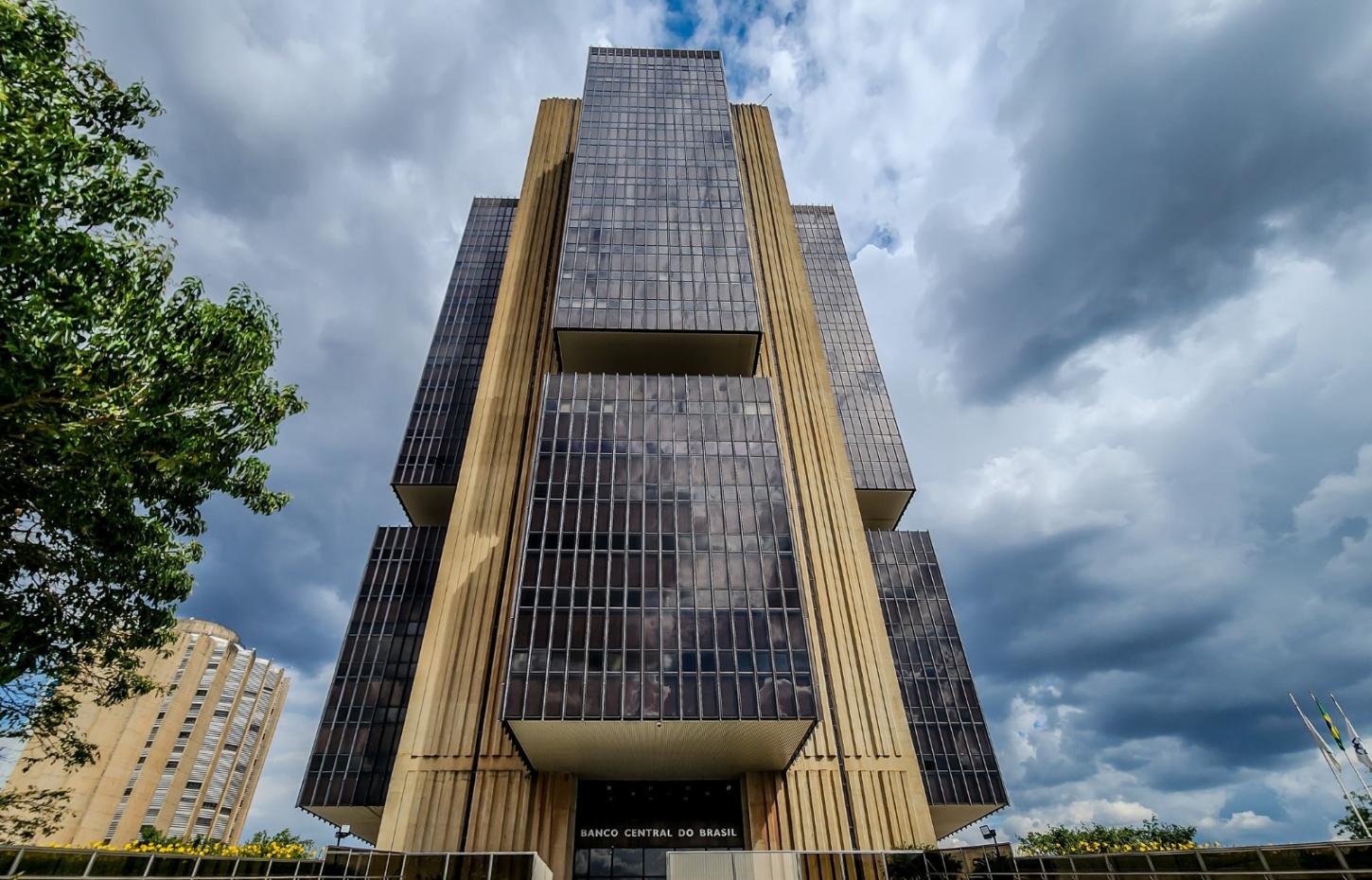 Alta Concentração bancária trava crédito e impulsiona busca por recursos alternativos no Litoral Norte
