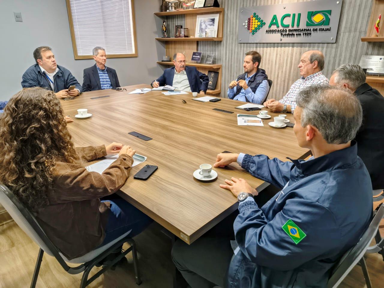 Associação Empresarial de Itajaí promove reunião com autoridades para discutir futuro do Complexo Portuário de Itajaí