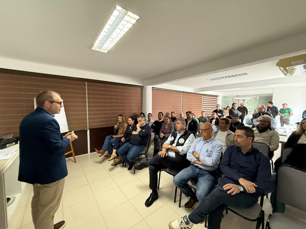 BC Convention abre agenda para pré-candidatos apresentarem propostas e ouvirem demandas do turismo em Balneário Camboriú