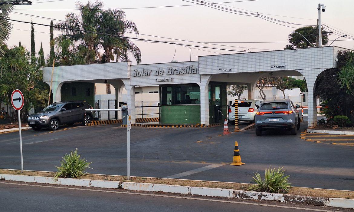 Bolsonaro pede autorização para receber Milei na prisão domiciliar