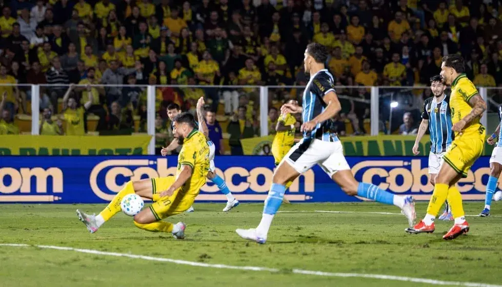 Brasileirão: Mirassol respira; Flu e Bragantino empatam e Bahia vence - Confira outros resultados da sexta-feira 