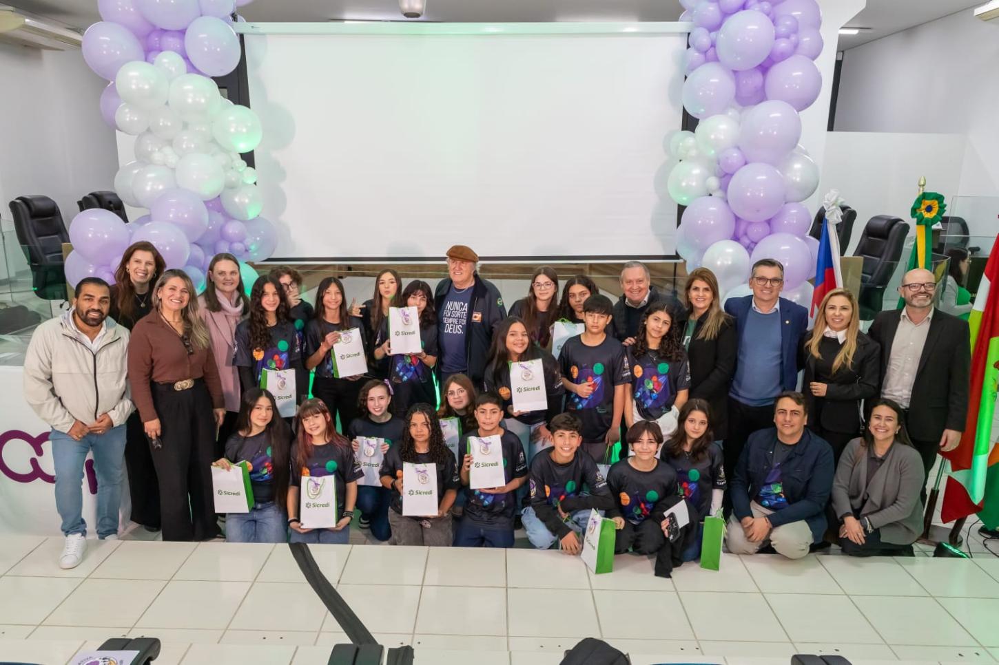 Camboriú dá início ao cooperativismo escolar com projeto pioneiro na rede municipal