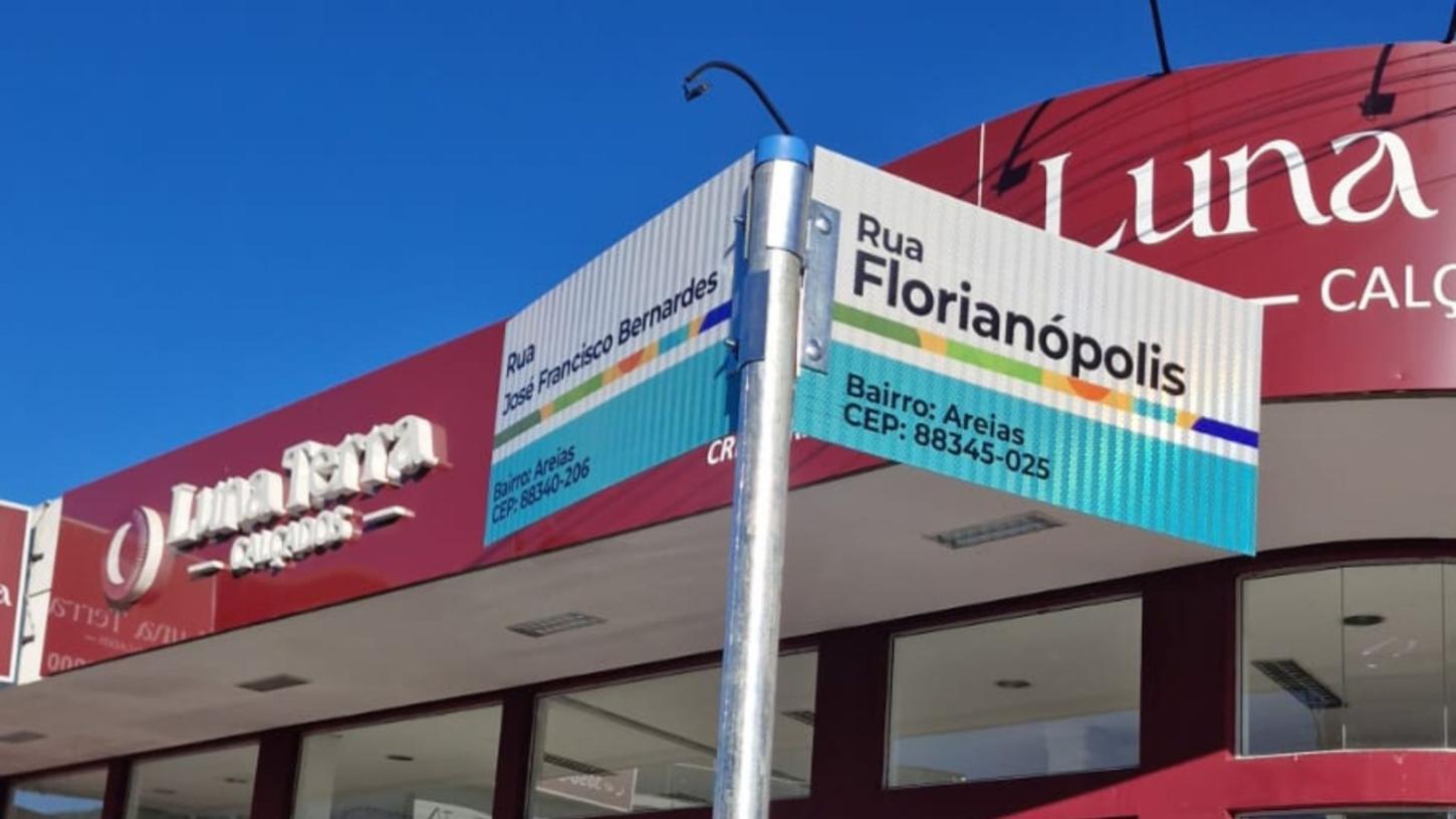 Camboriú inicia primeira etapa de instalação de novo modelo de placas de identificação de ruas