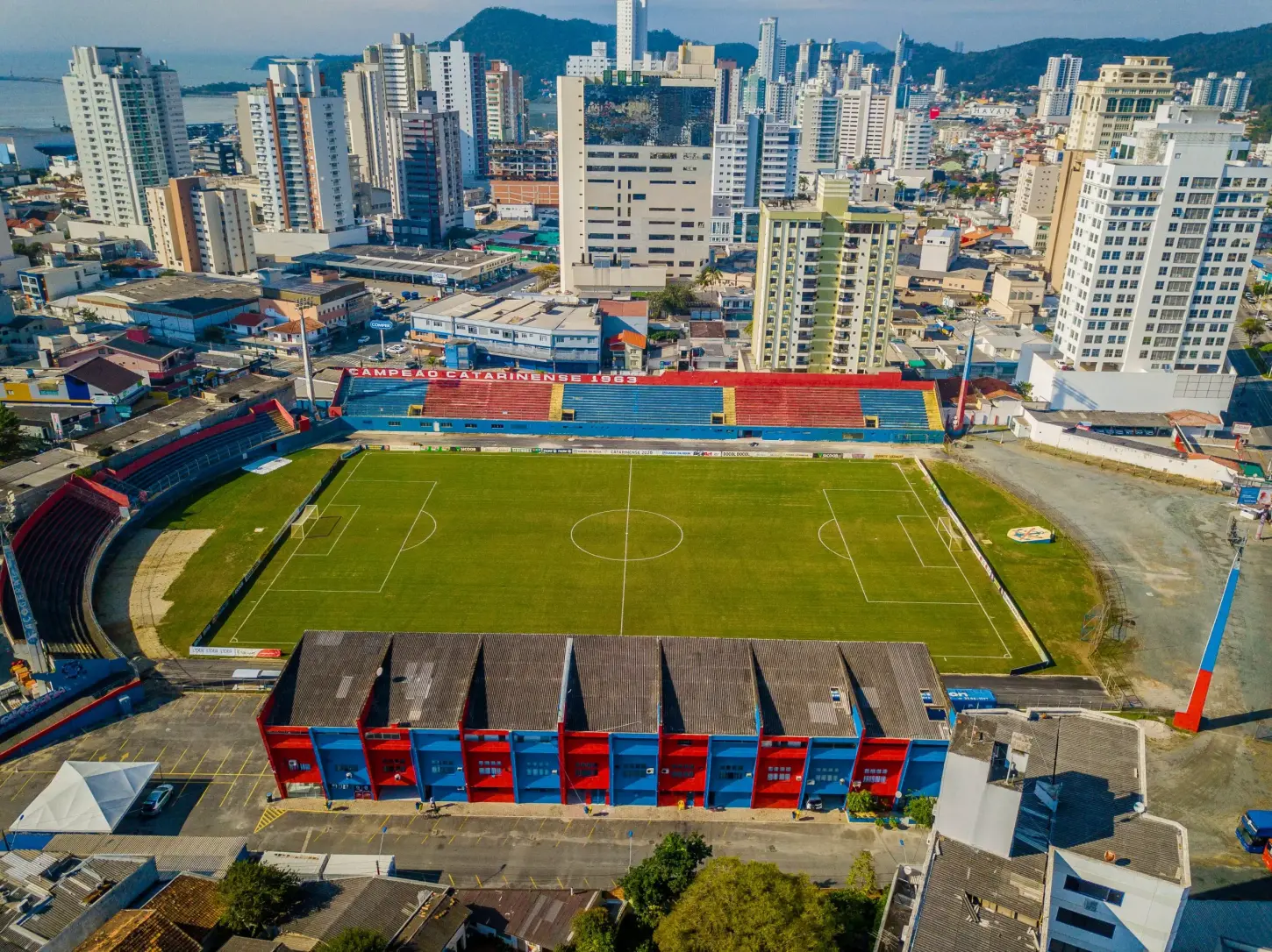 Clube centenário de Santa Catarina leva aulas de inglês a atletas das categorias de base