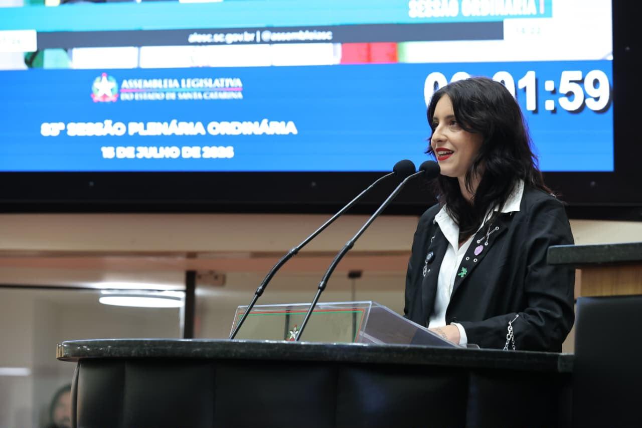 Deputada feminista Carolline Sardá toma posse na Assembleia Legislativa e anuncia forte atuação para o enfrentamento à violência contra as mulheres em Santa Catarina