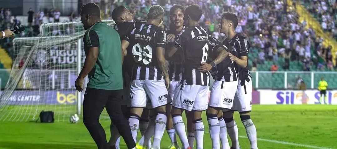 Figueira surpreende, vence o Santa Cruz fora de casa e 'pega o elevador'
