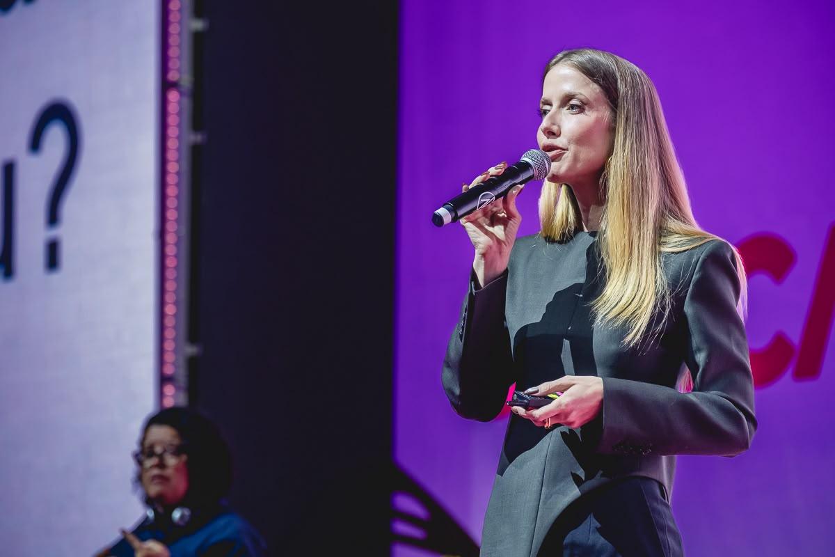 Gabriela Prioli encerra programação do CONCARH 2026, que reuniu cinco mil participantes em Florianópolis