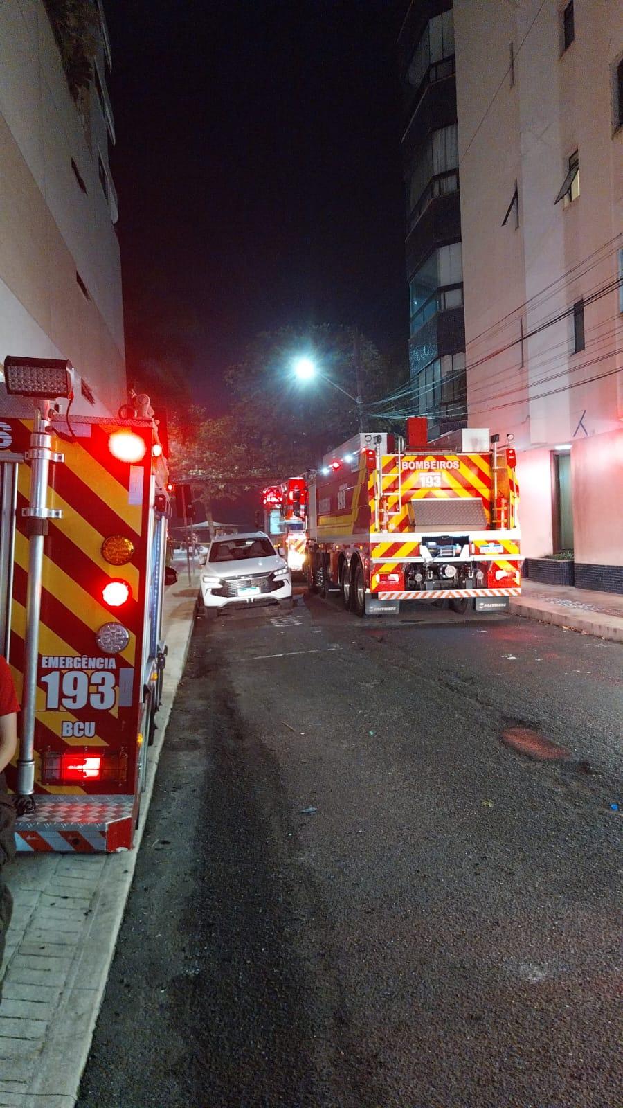 Incêndio atinge apartamento no 15º andar de prédio localizado na Avenida Atlântica 